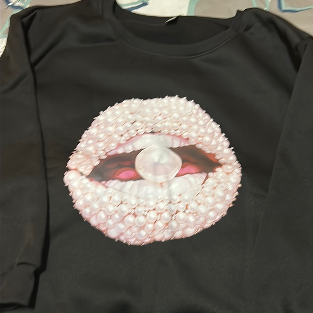 Black Sweatshirt with Pearl Lips Design